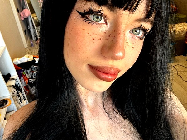mia_goth2004 instagram image archive image