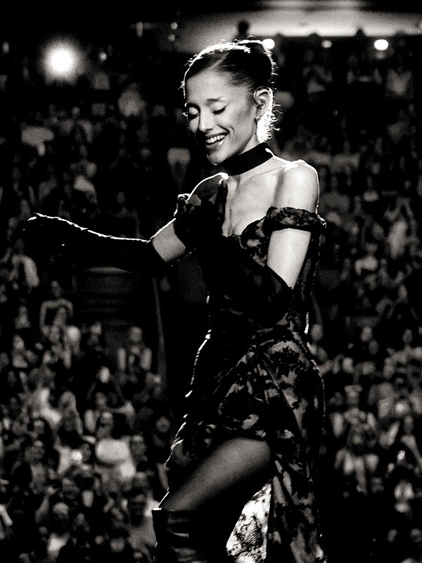 arianagrande instagram image archive image