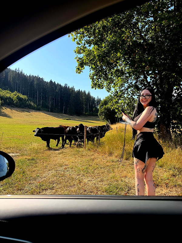 karin_orhov instagram image archive image