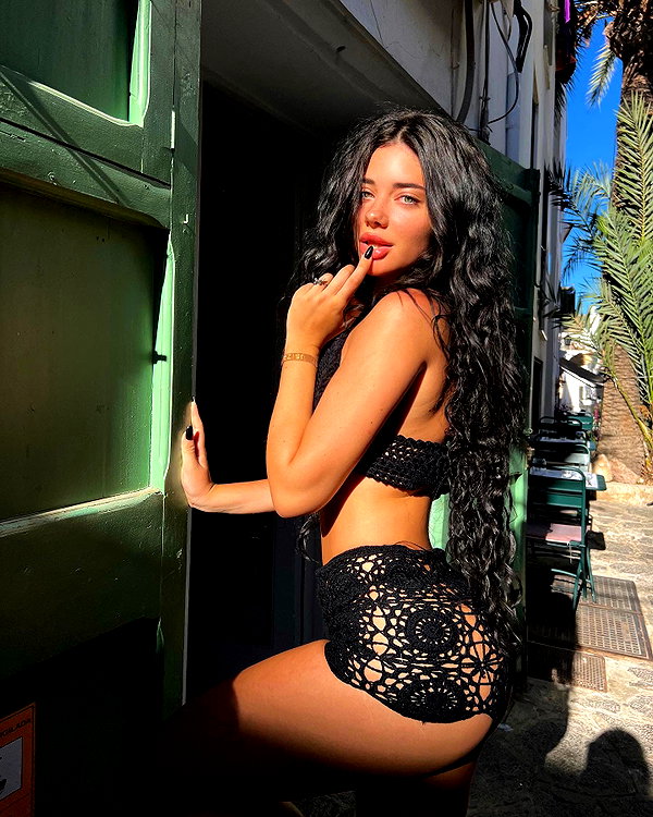 vanessa.rhd instagram image archive image