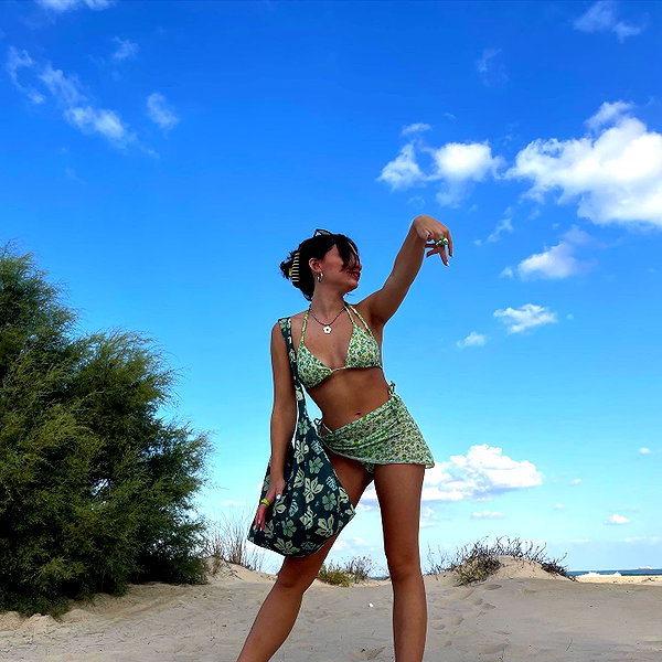 romi_henenson instagram image archive image