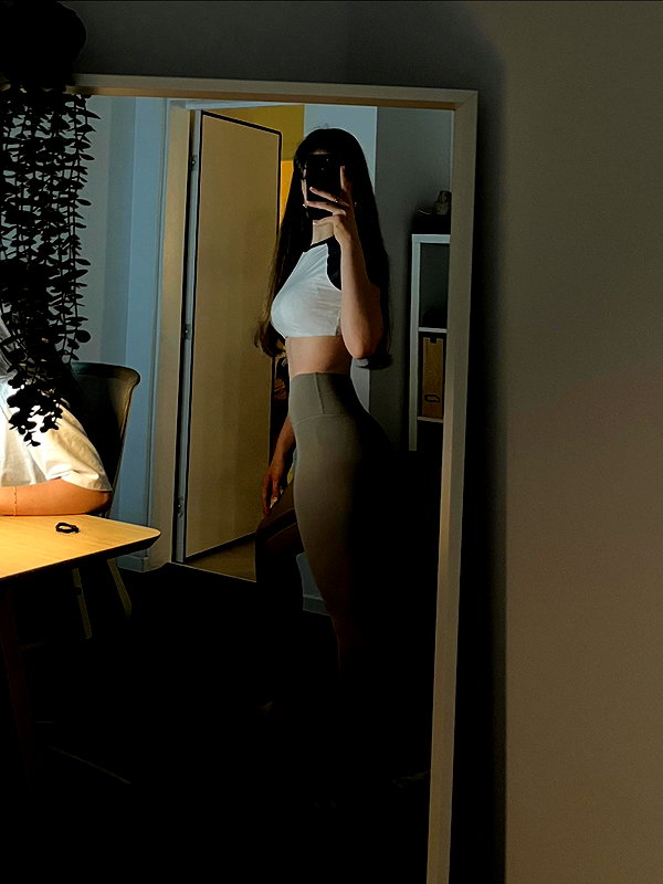 lia_ey99 instagram image archive image