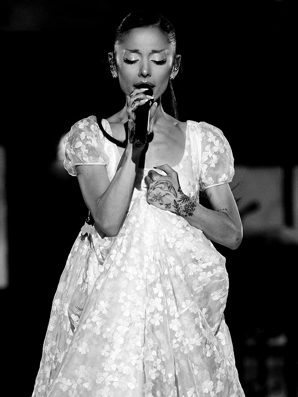 arianagrande instagram image archive image