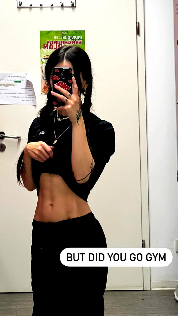 cata.leyah instagram image archive image
