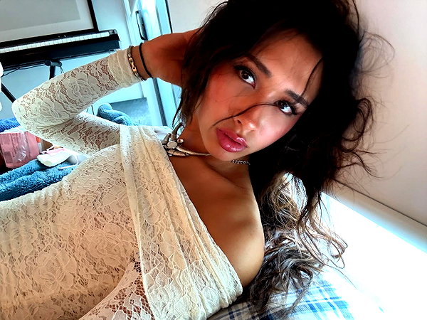 cait.knight instagram image archive image
