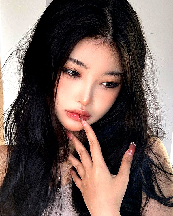 ll.lu1s instagram image archive image