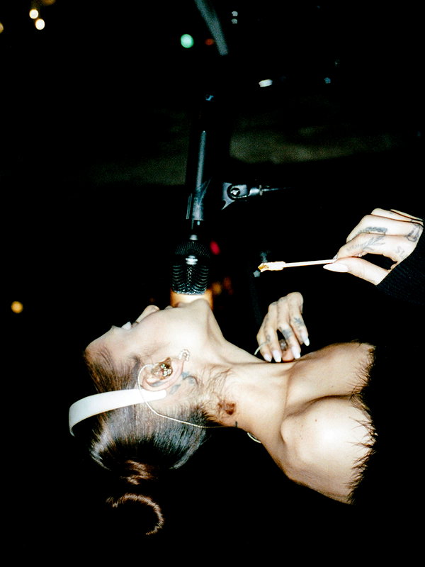 arianagrande instagram image archive image