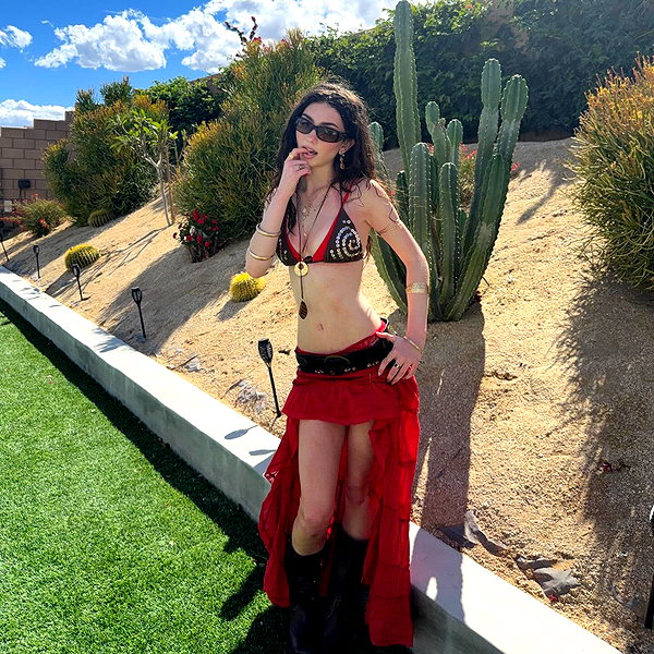 elizabrowne_ instagram image archive image