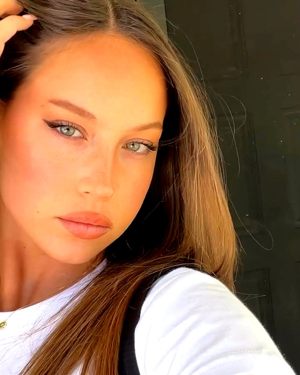olivia.mathers instagram image archive image