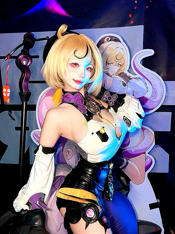 xier_cos instagram image archive image