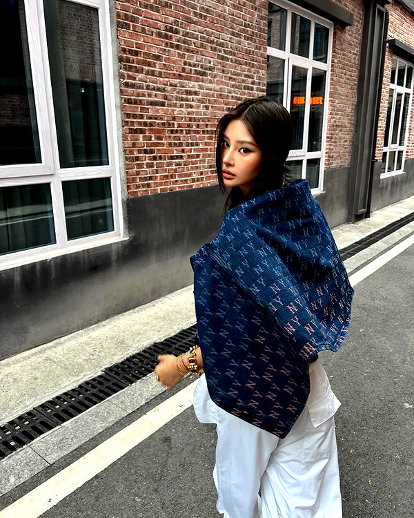 ll.lu1s instagram image archive image