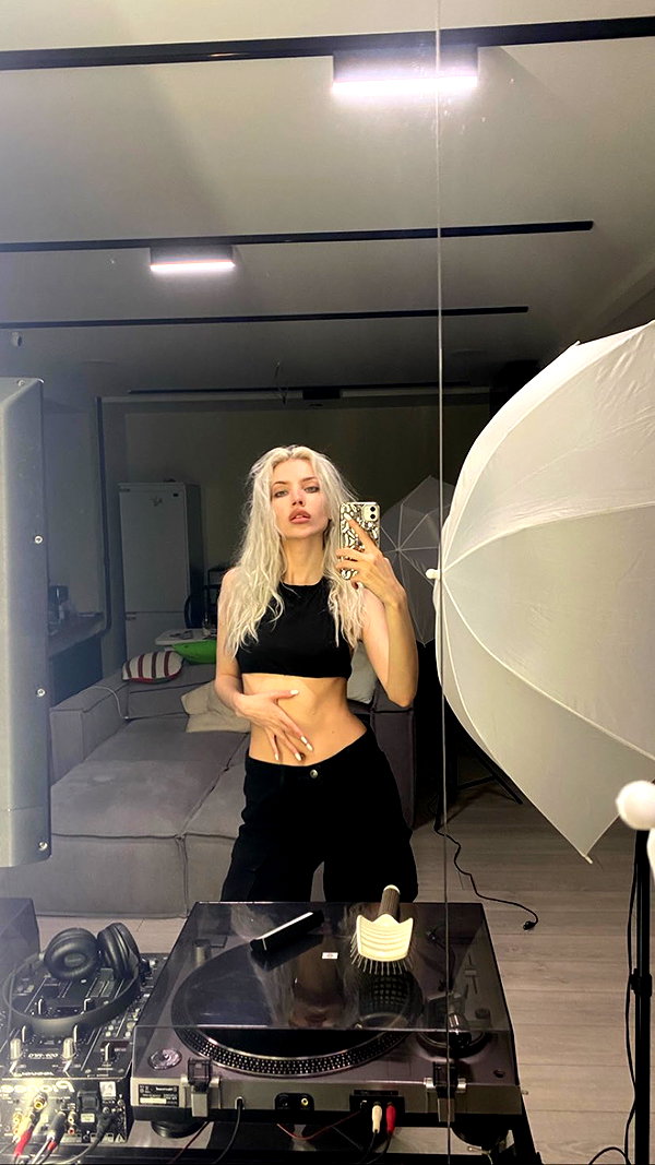 alien.hanna instagram image archive image