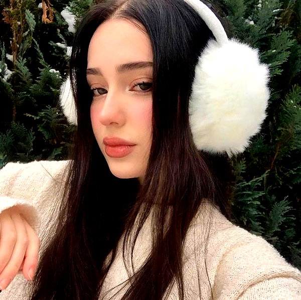 baddiesessence instagram image archive image