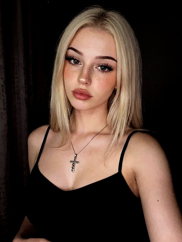 icy.vixen1_ instagram image archive image