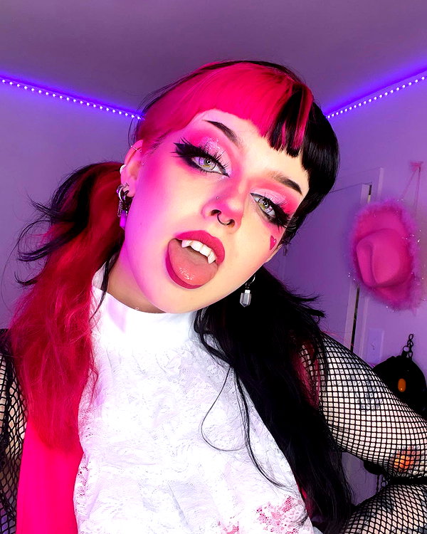 yeahimcaroline instagram image archive image