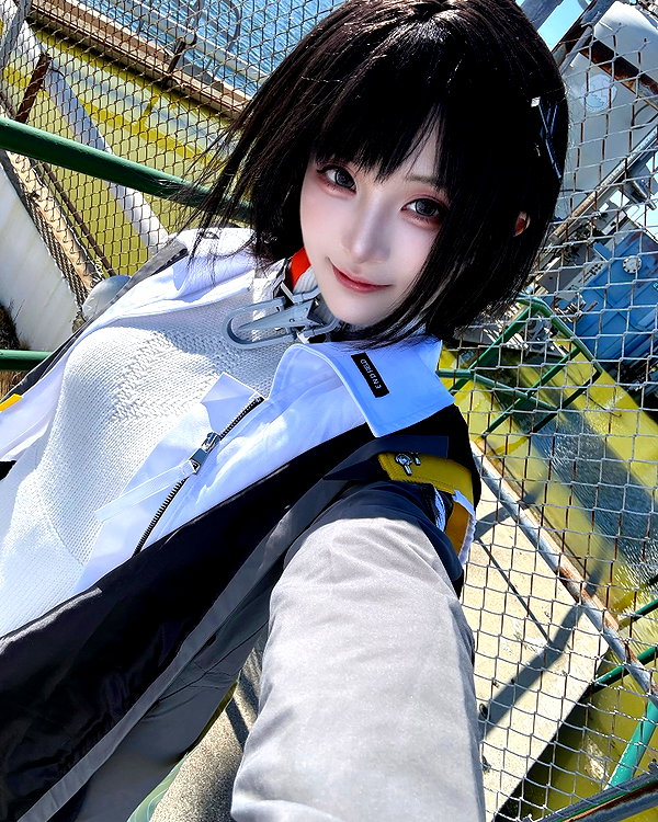 miee_cos instagram image archive image