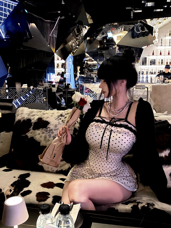 Archived image from @owol.xx on Instagram