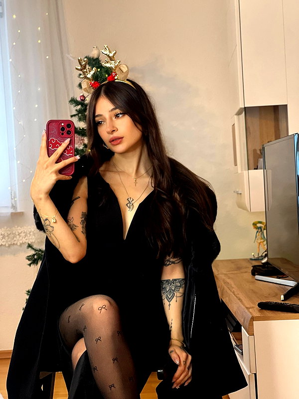 cata.leyah instagram image archive image