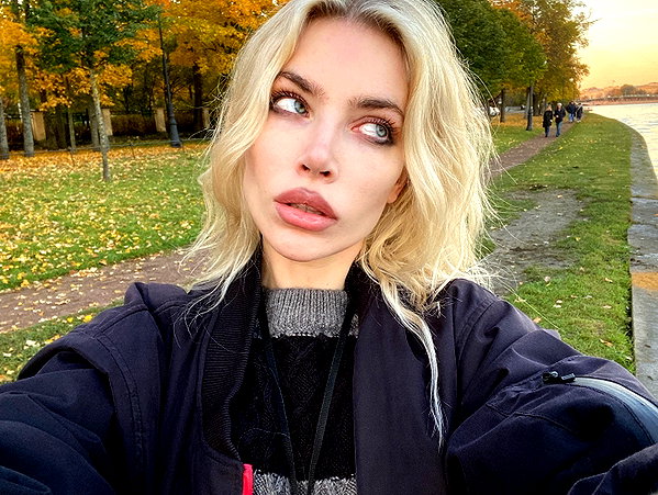 anya4everr instagram image archive image