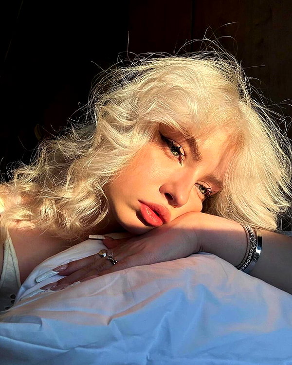 baddiesessence instagram image archive image