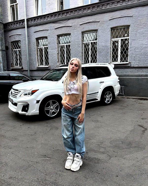 vik4au instagram image archive image