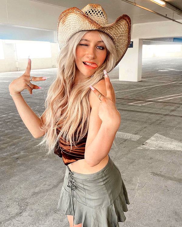ellianawalmsley instagram image archive image
