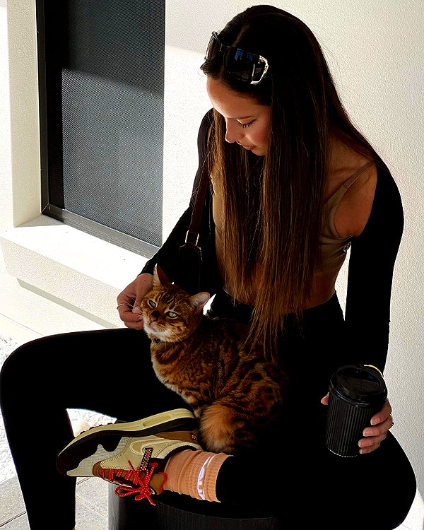 olivia.mathers instagram image archive image