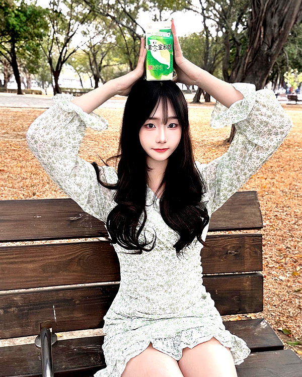 lai_931201 instagram image archive image