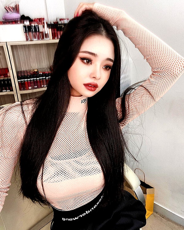 dear.zia instagram image archive image
