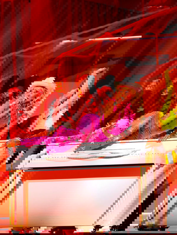 sabrinacarpenter sabrinacarpenter archive image