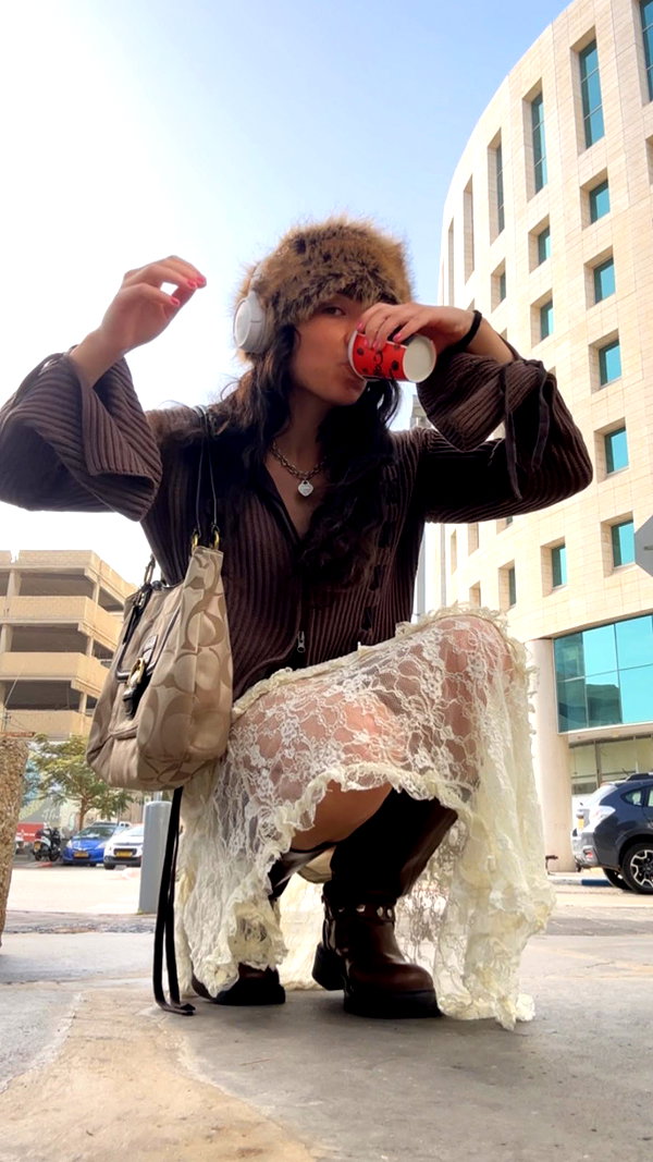 romi_henenson instagram image archive image