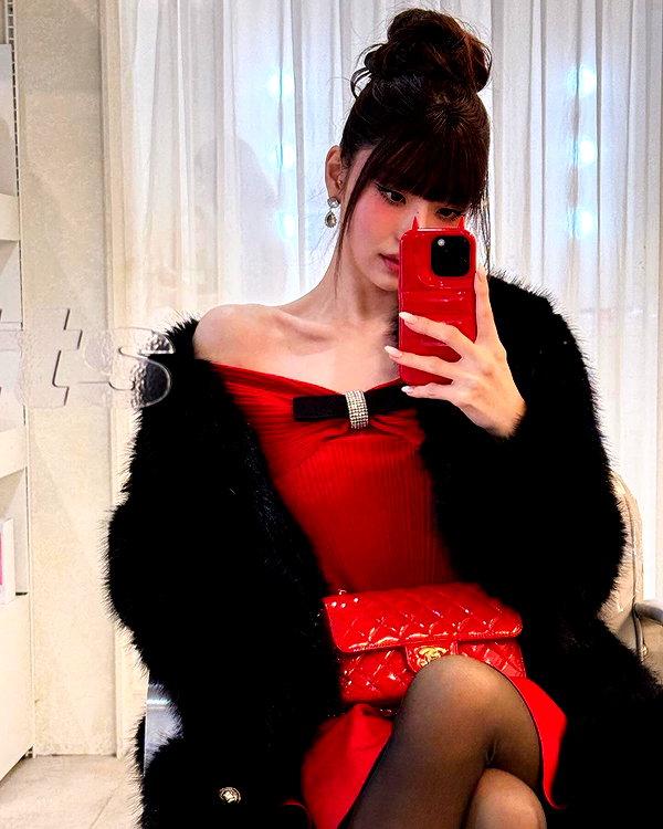 dear.zia instagram image archive image