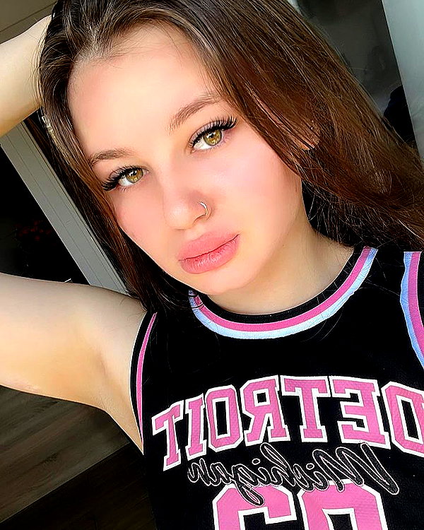 baddiesessence instagram image archive image