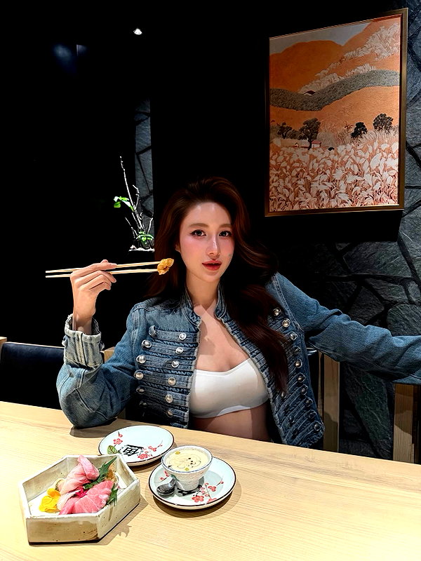 lyhythuedoxinh instagram image archive image