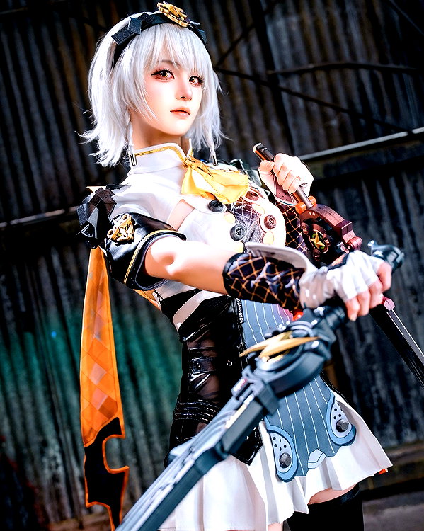 miee_cos instagram image archive image