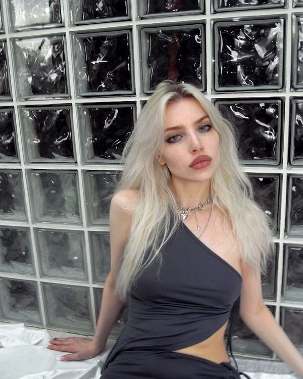 alien.hanna instagram image archive image