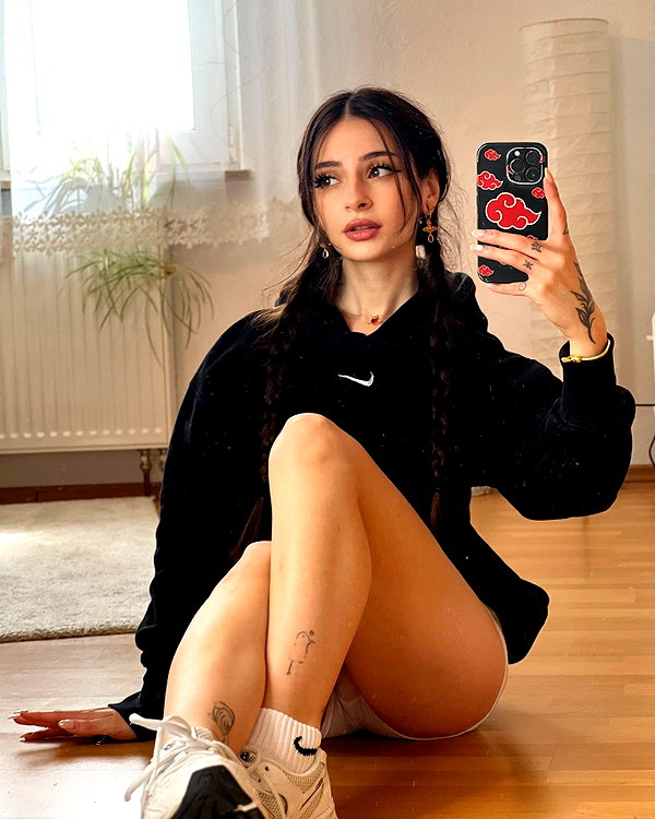 cata.leyah instagram image archive image