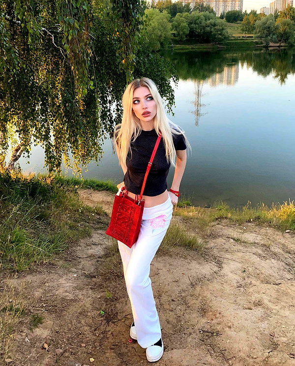 anya4everr instagram image archive image