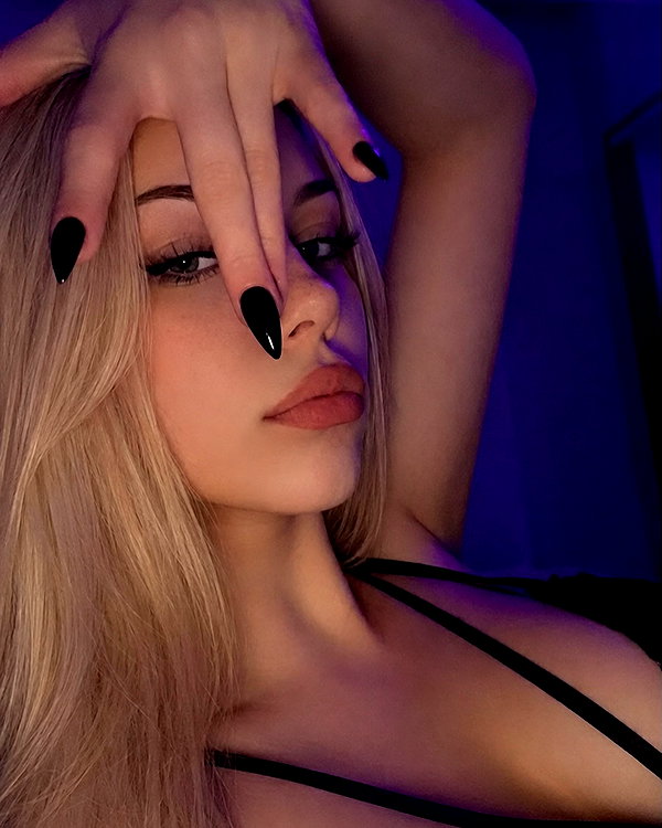icy.vixen1_ instagram image archive image