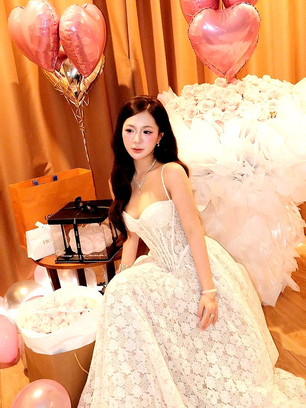 lyhythuedoxinh instagram image archive image