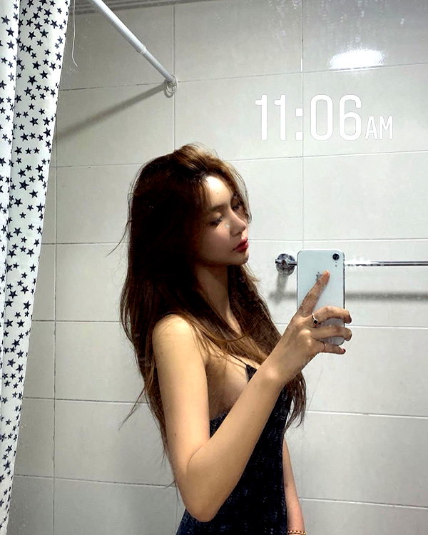 Archived image from @heroineseen on Instagram