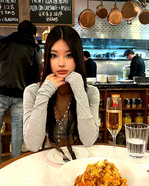 ll.lu1s instagram image archive image