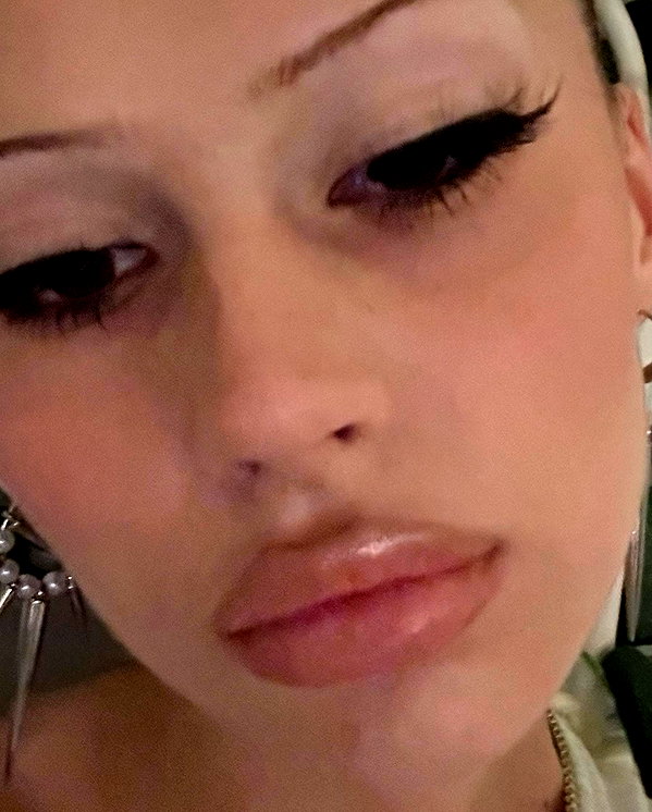 karolinaawasik instagram image archive image