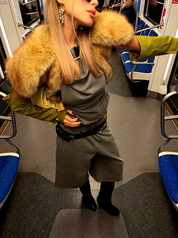 kkwwwv instagram image archive image