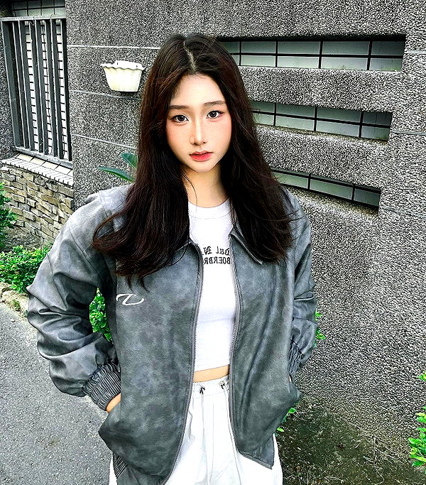 lai_931201 instagram image archive image