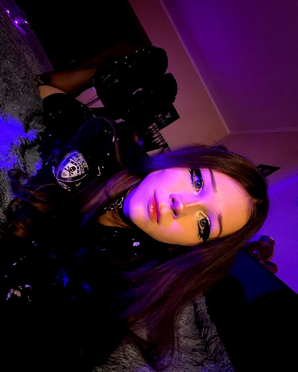 tiny.eviluv instagram image archive image