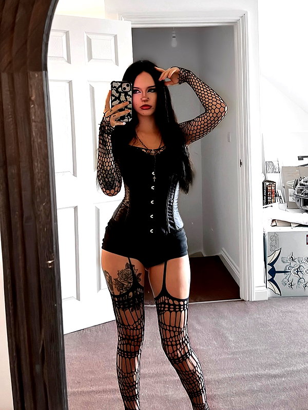 alice_hez instagram image archive image