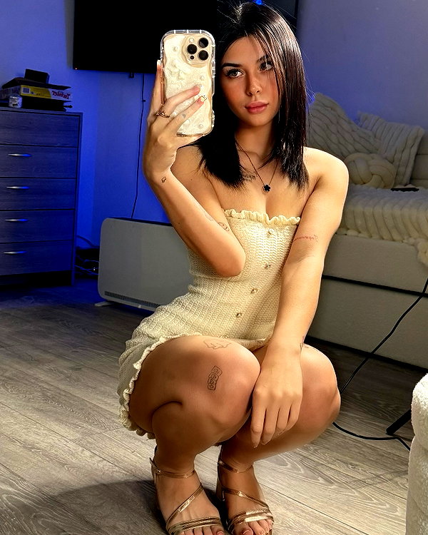 elerievans123 instagram image archive image