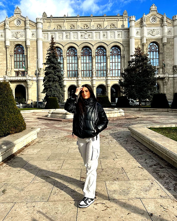 koralsarosi_ instagram image archive image