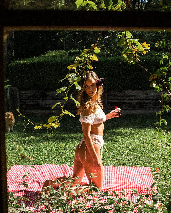 olivia.mathers instagram image archive image